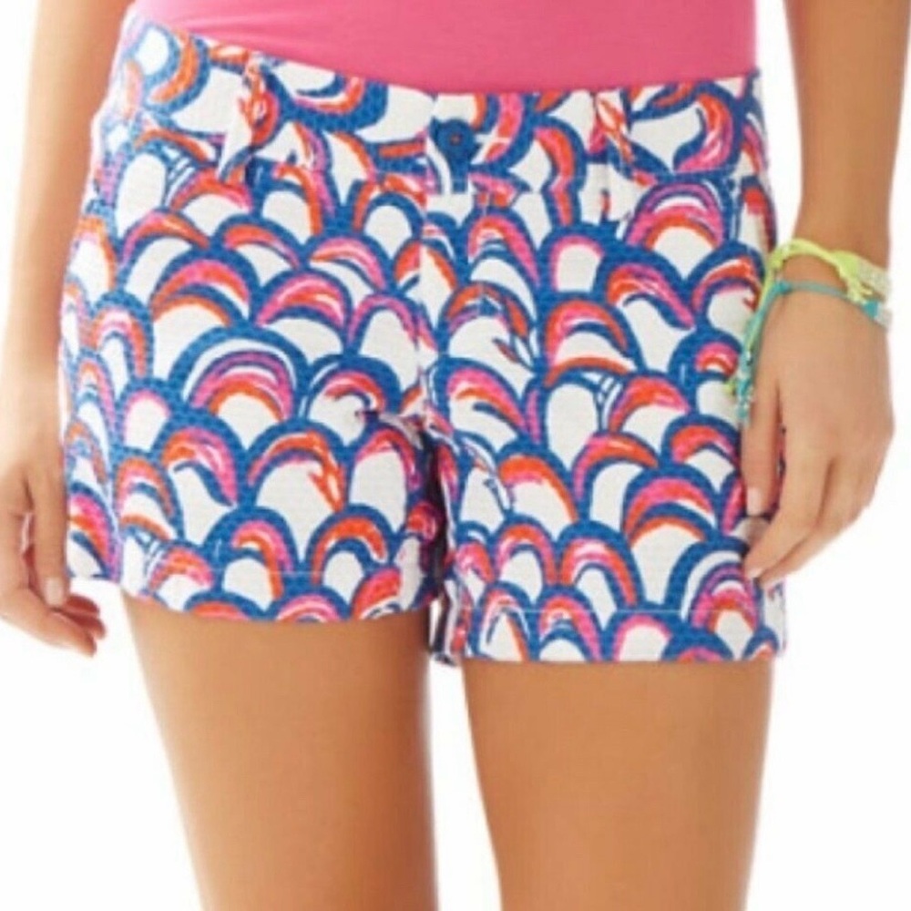 Lilly Pulitzer Callahan mid- Rise shorts in a colorful waves print Size 00